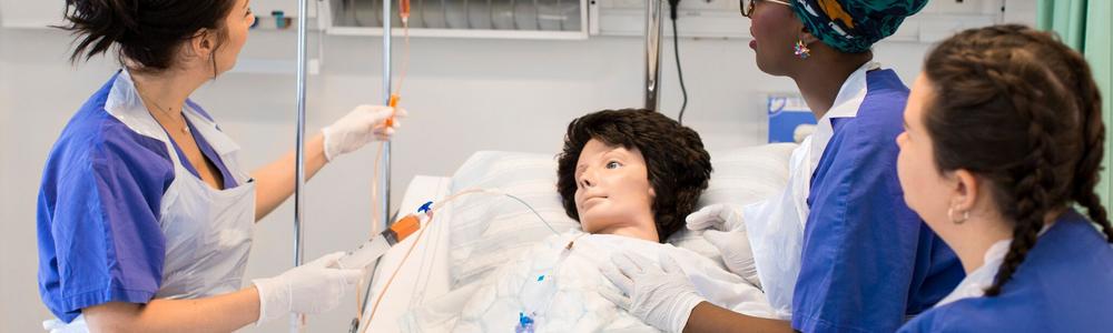 Nursing students are trained at the simulation centre 