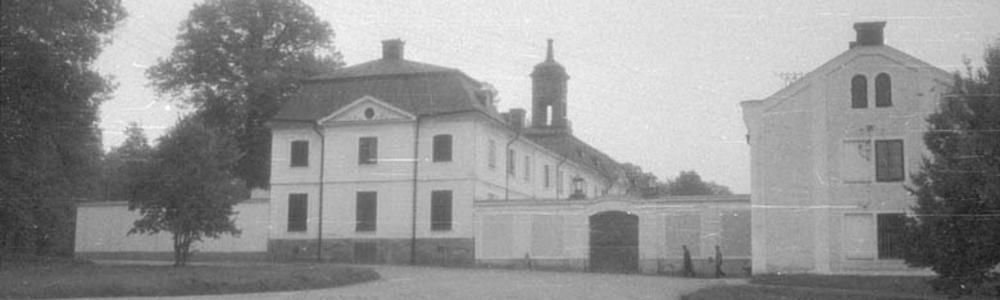Tvångsarbetsanstalten Svartsjö. Här huserade under 1910-talet den så kallade ”Bevakningsskolan” där fångvårdspersonal utbildades.