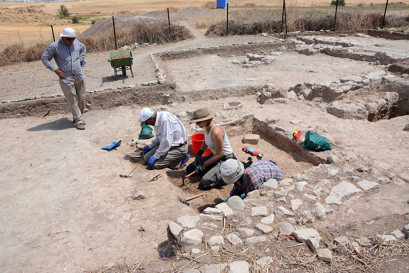 The excavation of the basin for the dyeing of fabrics. Photo: Peter Fischer.