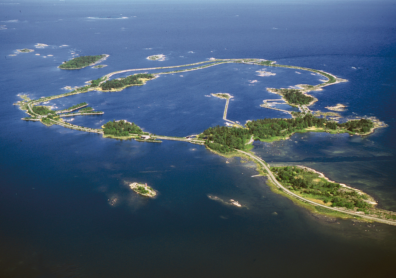 Biotestsjön är ungefär en kvadratkilometer stor. Foto: Göran Hansson.