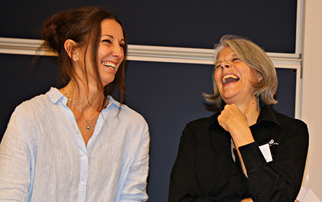 Språkkonsulten Lena Nilsson föreläste på alumnträffen som anordnades av alumnsamordnaren Karin Lidberg. Foto: Johanna Hillgren