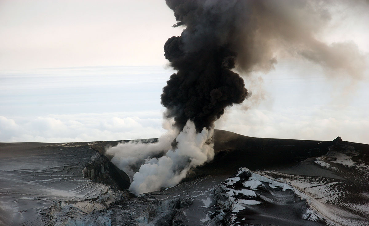 Rök från vulkanen Bardarbunga på Island.