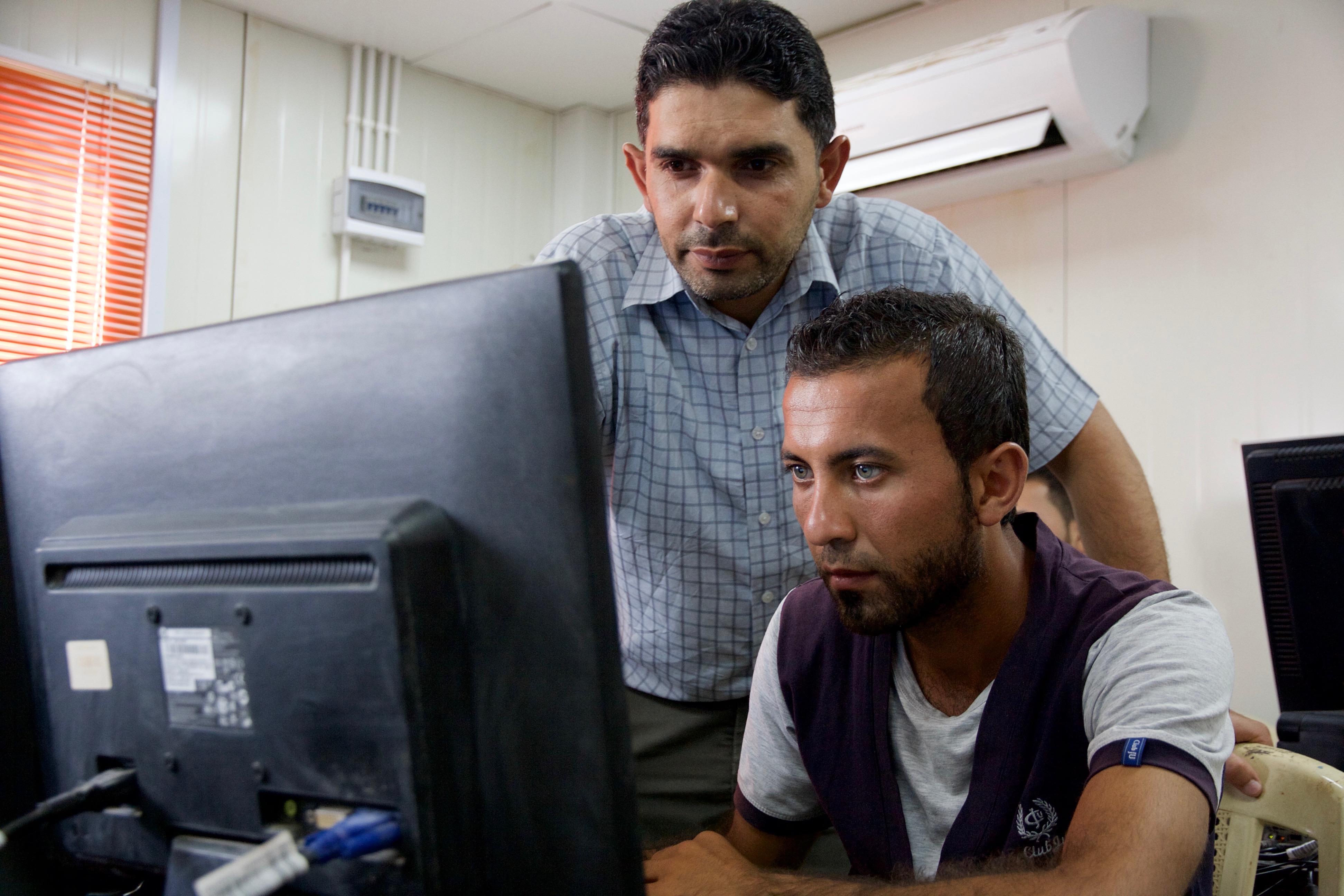 syrian local tutor with student i Zaatari refugee camp
