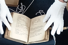 Ömtålig gammal guidebok