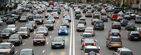 Bild på bilar i rusningstrafik