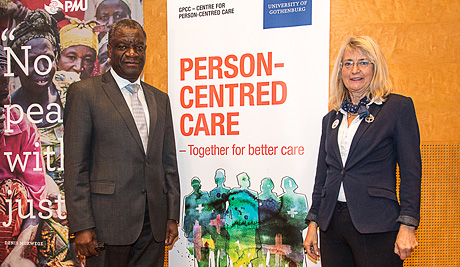 Nobelpristagaren Denis Mukwege och professor Marie Berg vid Sahlgrenska akademin. Foto: Liss Persson