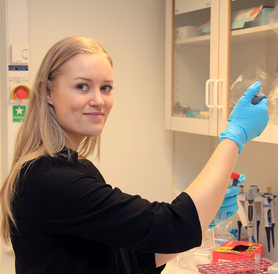 Saga Helgadóttir i laboratorium