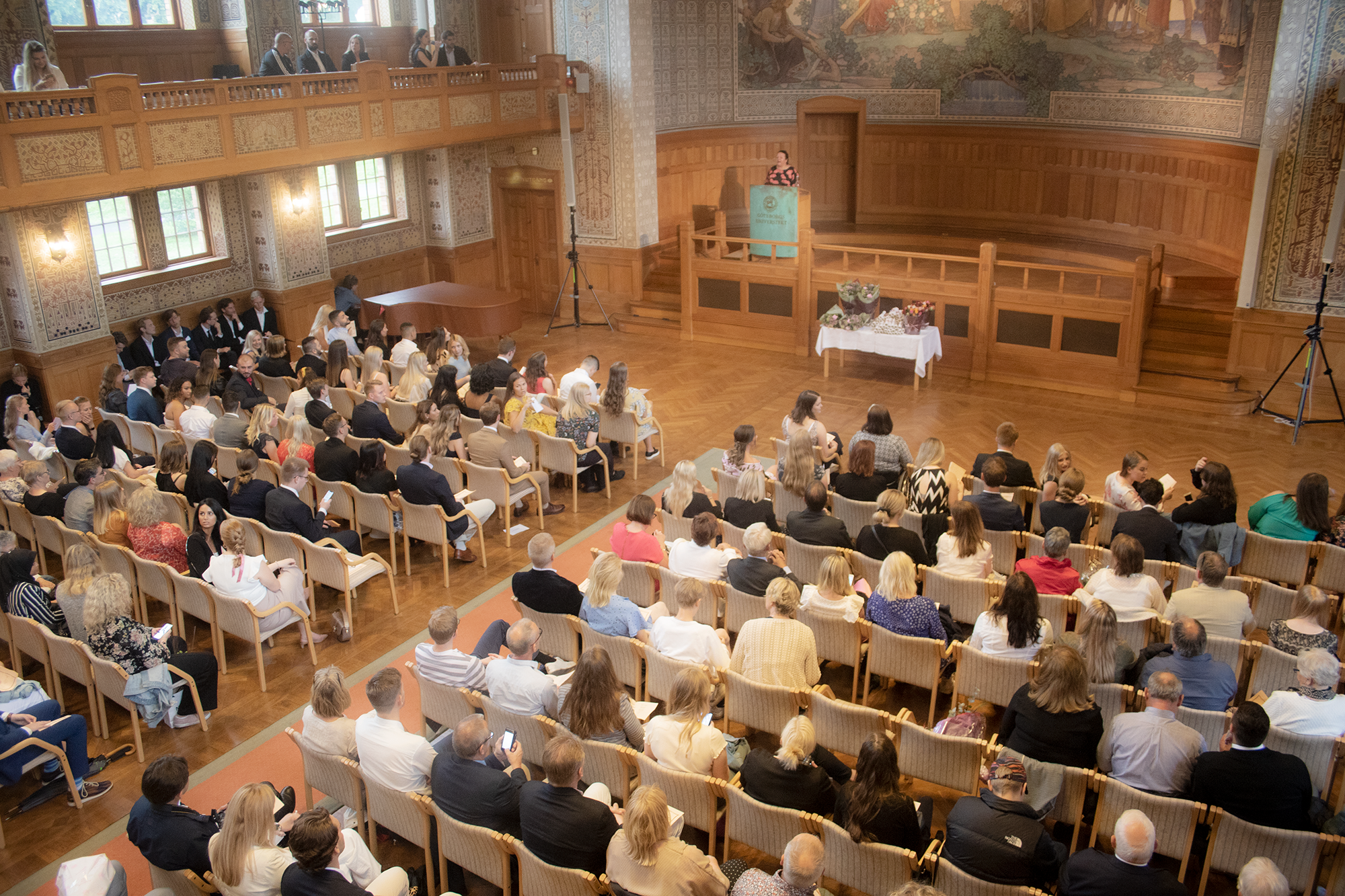 Avslutning för Förvaltningshögskolans studenter i Vasaparkens aula