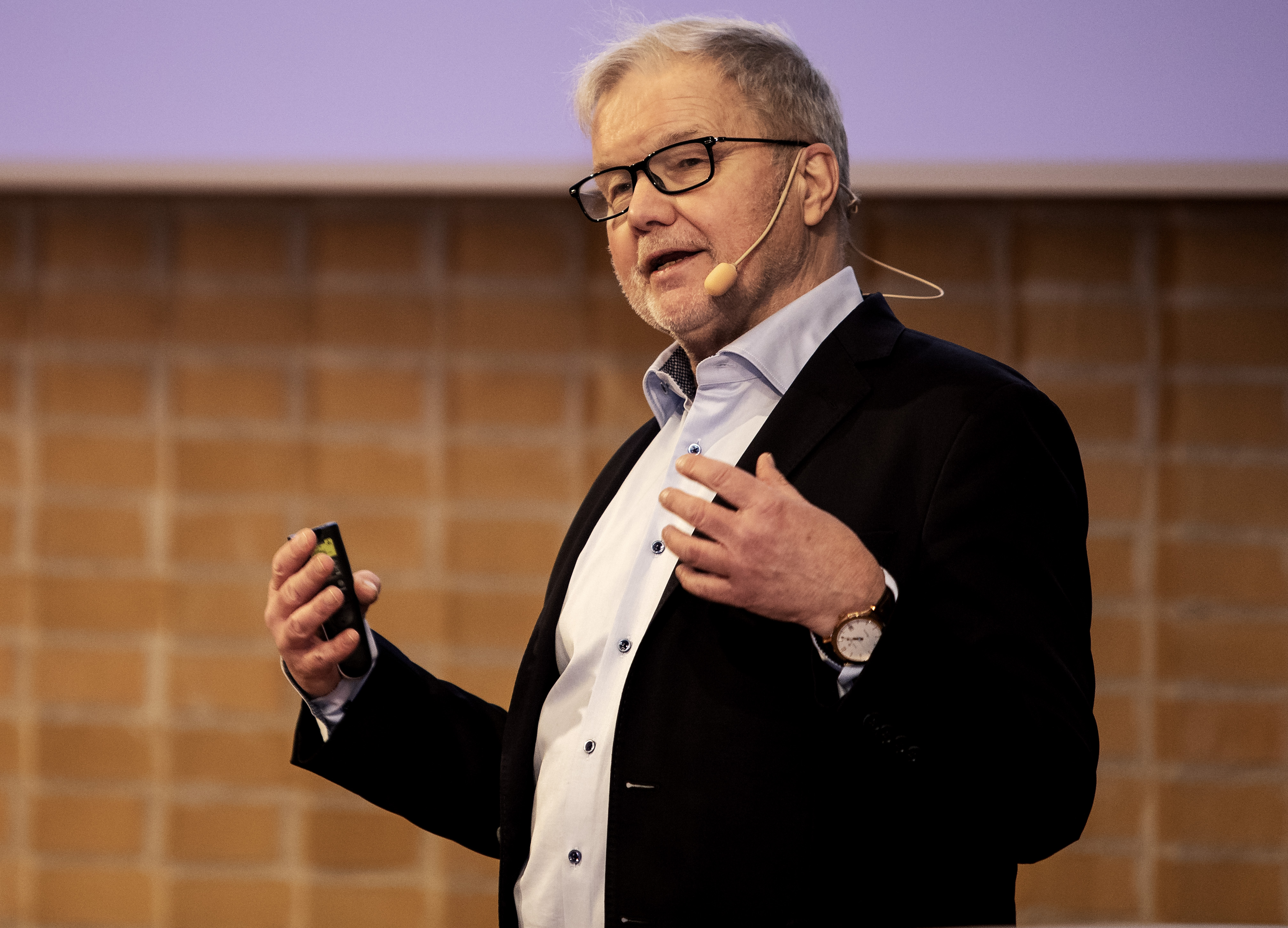 För tredje gången är AgeCaps föreståndare  Ingmar Skoog nominerad till Årets senior av Tidningen Senioren. 