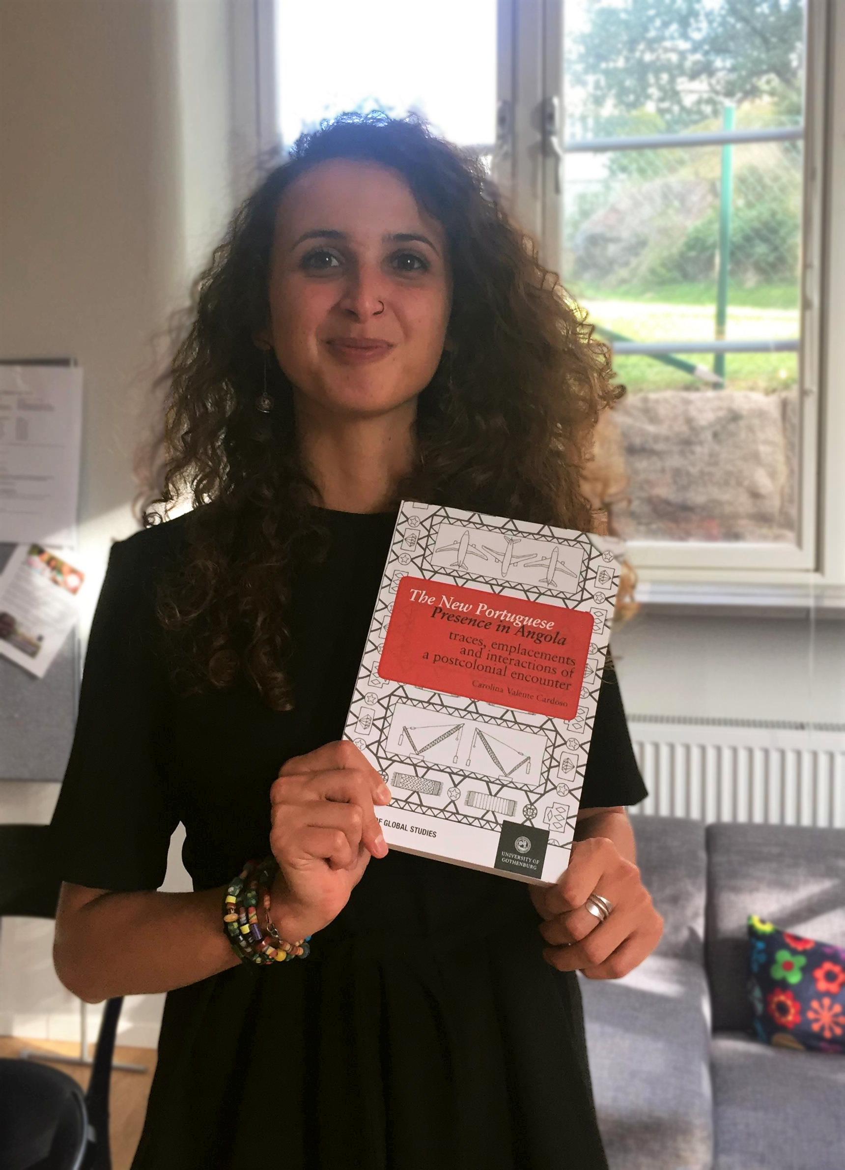 Carolina Valente Cardoso with her PhD thesis The New Portuguese Presence in Angola - Traces, Emplacements and Interactions of a Postcolonial Encounter