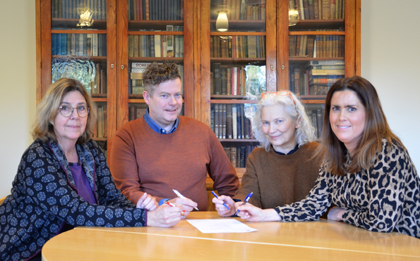 Bildtext: Prefekterna som undertecknade avtalet (från vänster): Ylva Mattsson Sydner, Institutionen för kostvetenskap, Uppsala universitet, Frode Slinde, Institutionen för kost- och idrottsvetenskap, Göteborgs universitet, Ute Walter, restaurang- och hotellhögskolan, Örebro universitet, Maria Waling, Institutionen för kost- och måltidsvetenskap, Umeå Universitet