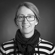 Svartvit porträttbild på Anna Lindgren