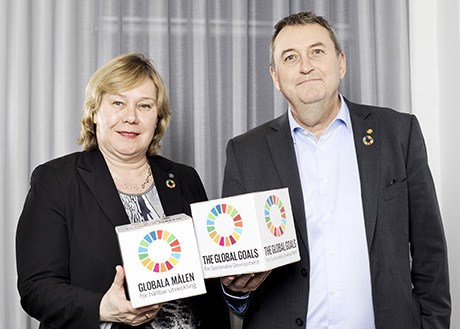 Eva Wiberg and Stefan Bengtsson with the Global goals