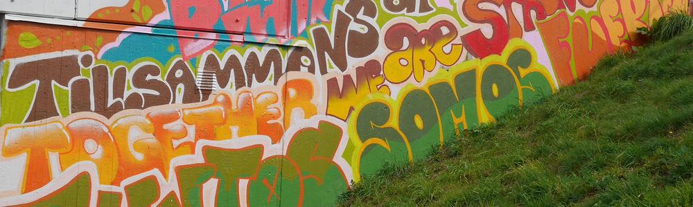 Tillsammans är vi starka – flerspråkig muralmålning Hjällbo
