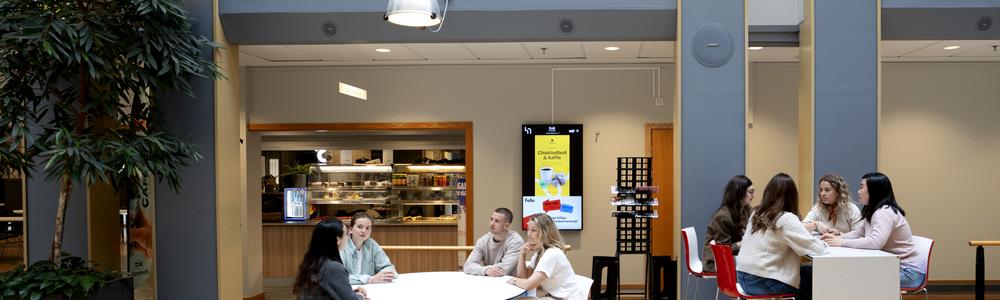 Bilden visar studenter på Psykologiska institutionen.