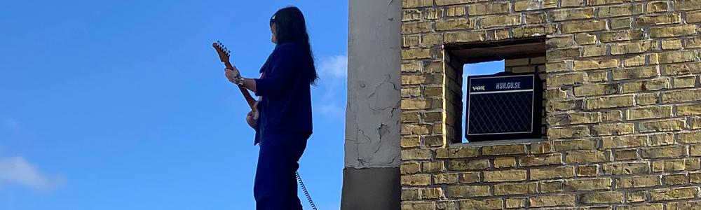 Två personer sjunger