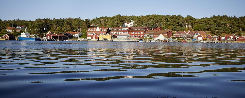 Tjärnö Marine Laboratory seen from the sea. 