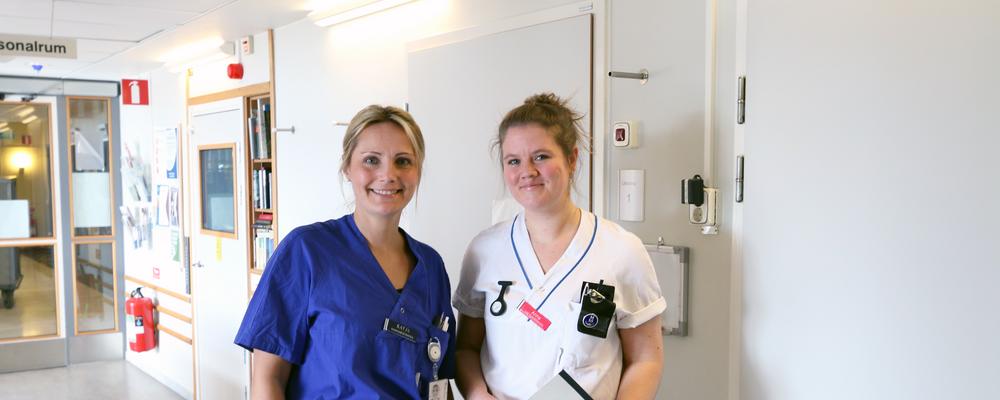 Två sjuksköterskor på ett sjukhus