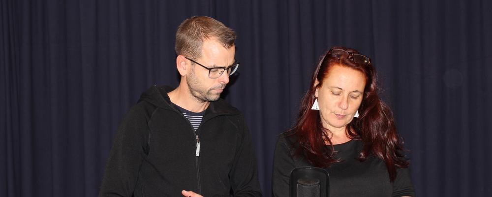 Bild på Oskar broberg och Ann Ighe som leder Samhällsanalysen.