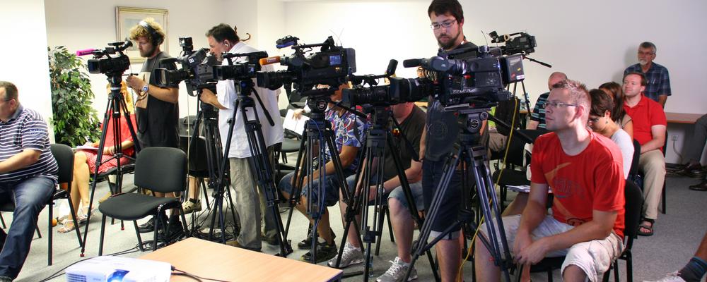 Journalister vid presskonferens