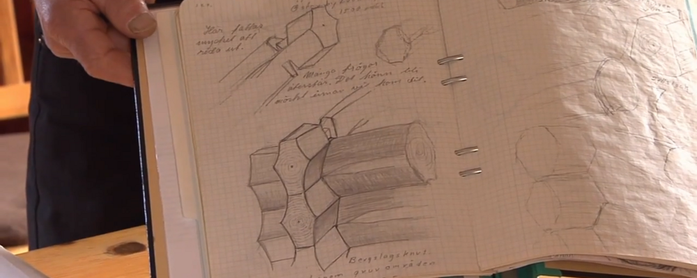 Bilden visar en skissbok med olika typer av traditionella timmerknutar, bland andra en knut från Östhammars gammelgård samt Bergslagsknut, ofta använd i gruvområden.