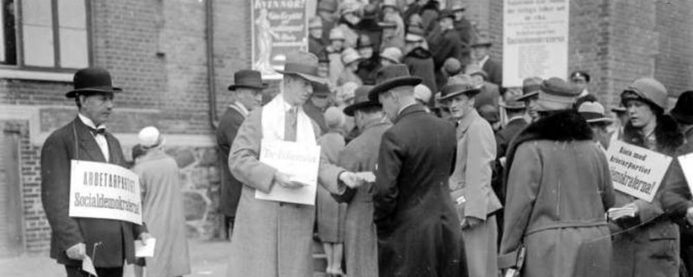 Valarbetare och väljare på valdagen den 15 september 1928 i Göteborg.