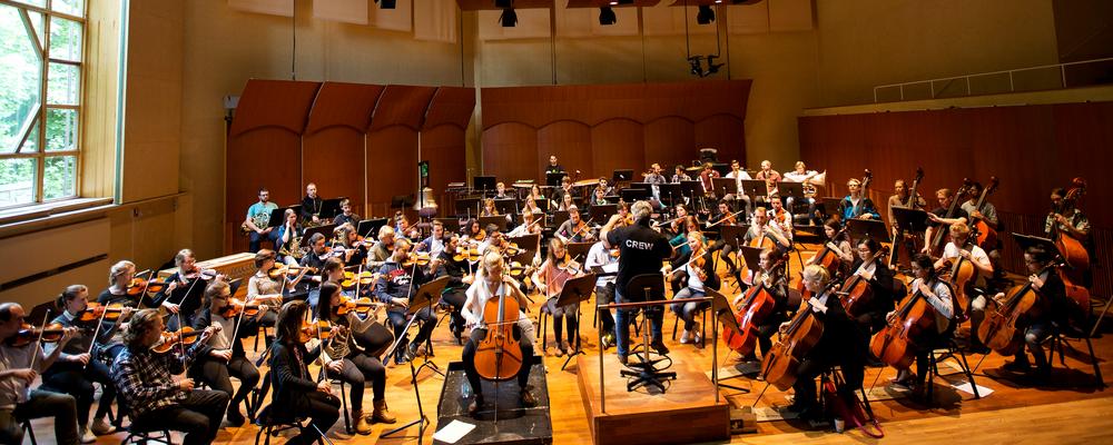 University of Gothenburg Symphony Orchestra med Amalia Stalheim, cello under ledning av Henrik Schaefer.