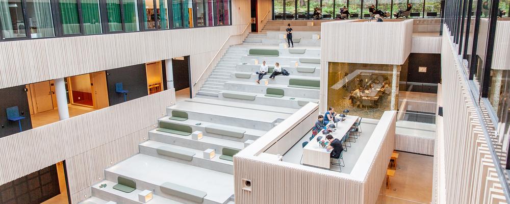 Bild av den så kallade Trappscenen på Humanistiska fakulteten