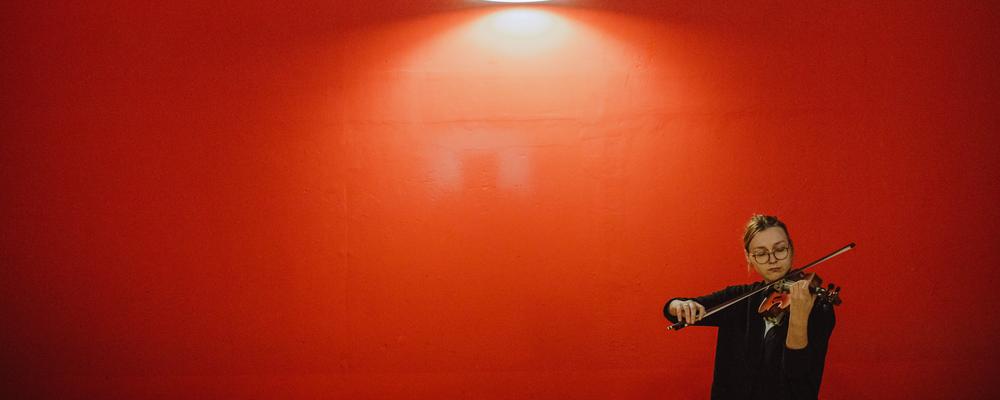 A student plays the violin