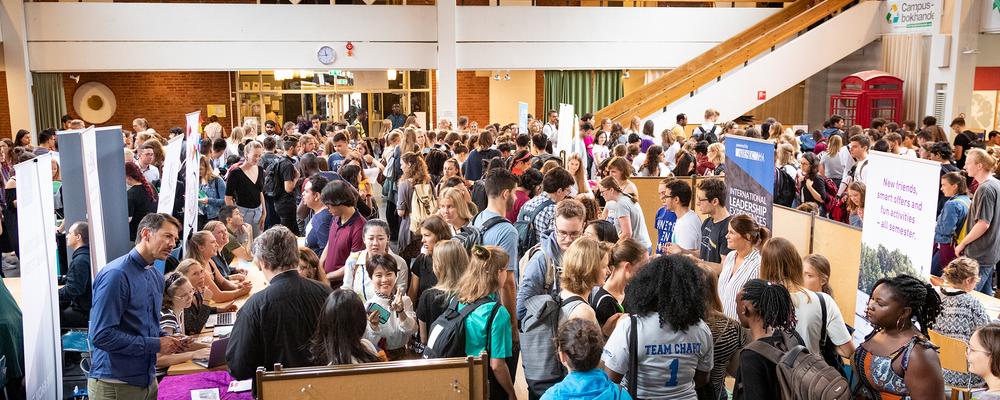 Students and exhibitors during the Welcome Fair 
