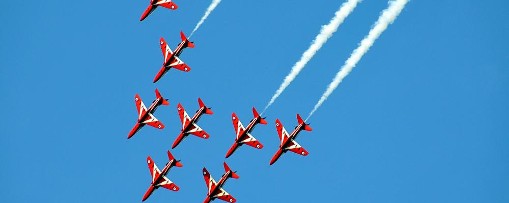 Red arrows flying formation