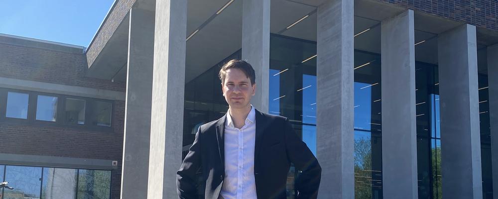 Johannes Löfgren, en av årets nyutexaminerade kommunikatörer på Humanisten.