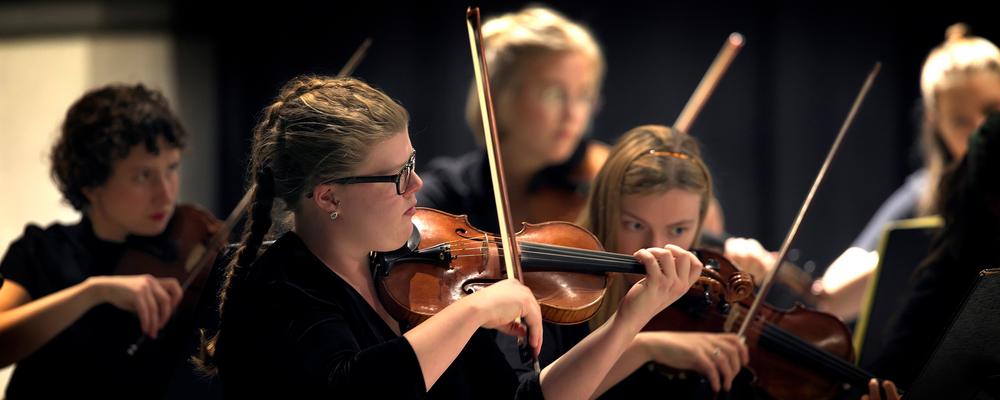 String musicians on stage