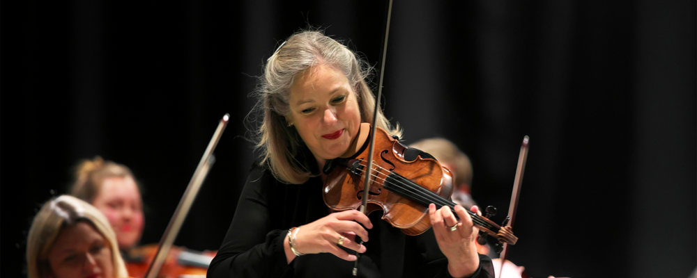 Isabelle van Keulen as soliost with the chamber orchestra