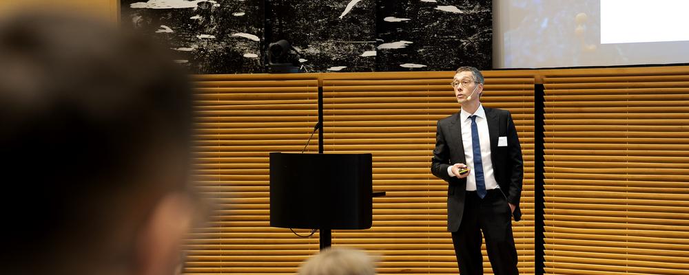 Pär Matsson talar vid OligoNova Network-konferensen
