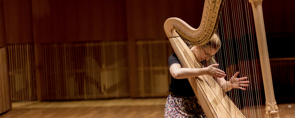 Harp student practicing in Sjöströmsalen, Academy of Music and Drama in 2021