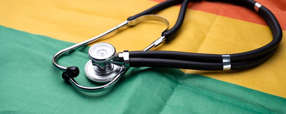 regnbågsflagga med stetoskop