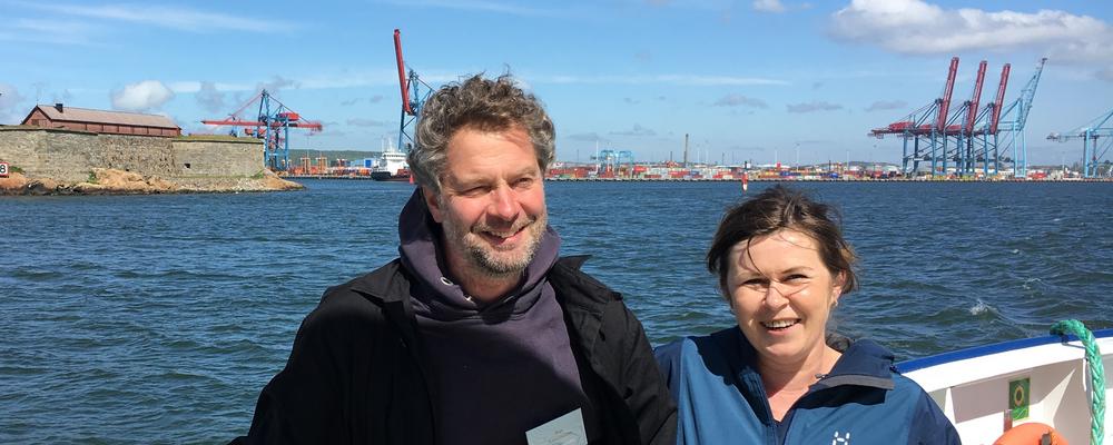 Marina Panova och Per Knutsson på båt i Göteborgs hamn