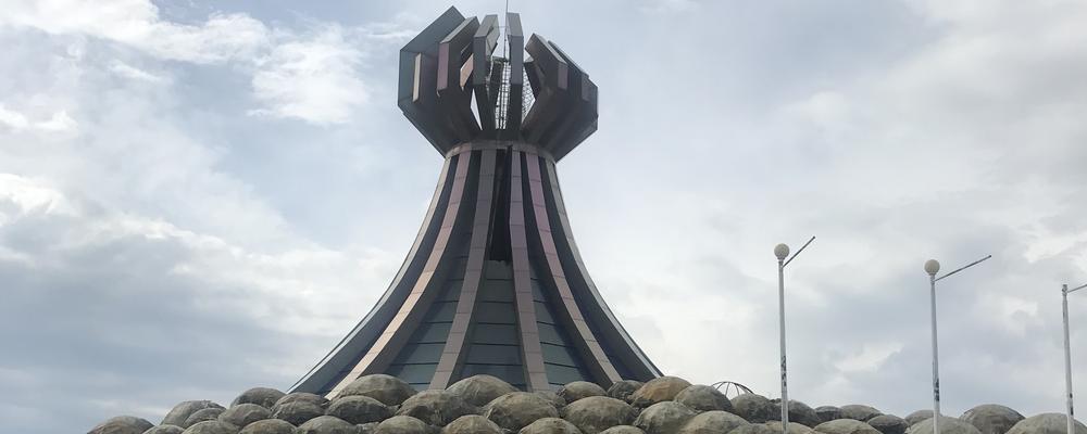 Halabja monumentet, ett minne av offren för den kemiska gasattacken den 16 mars 1988. Monumentet invigdes 15 september 2003.