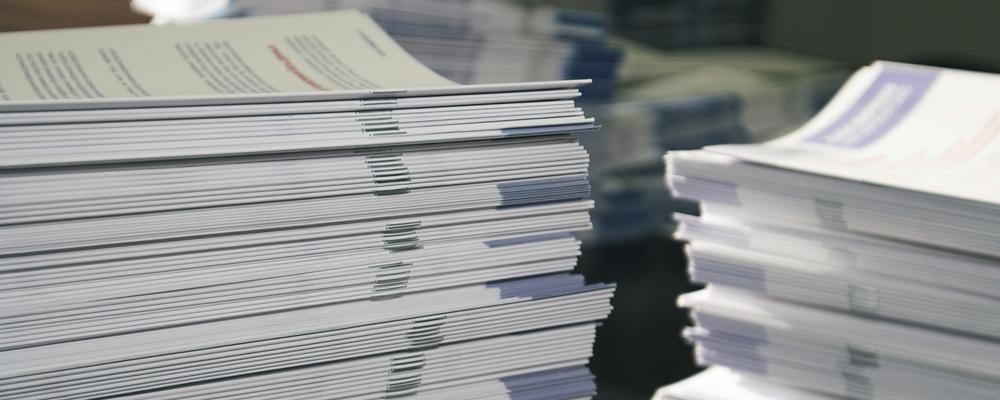 Bild på staplar med häften