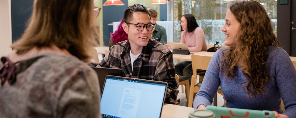 studenter på samtalar