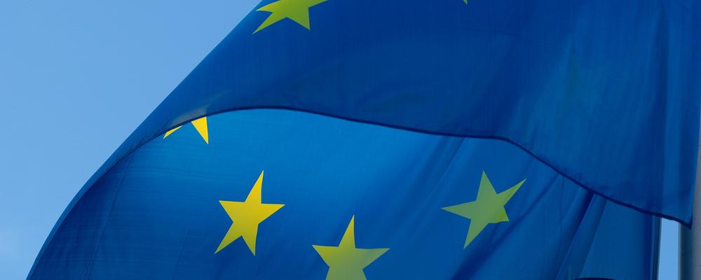 EU-flagga vajar i vinden
