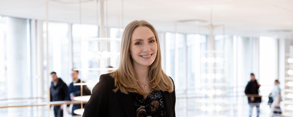 Jeanette i skolans korridorer