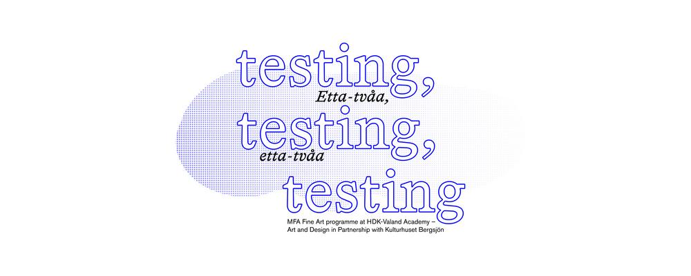 Grafisk design I blått och vitt med texten Testing, Testing, Testing, Etta-tvåa, etta-tvåa