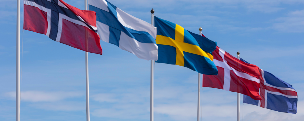 Foto av nordens flaggor