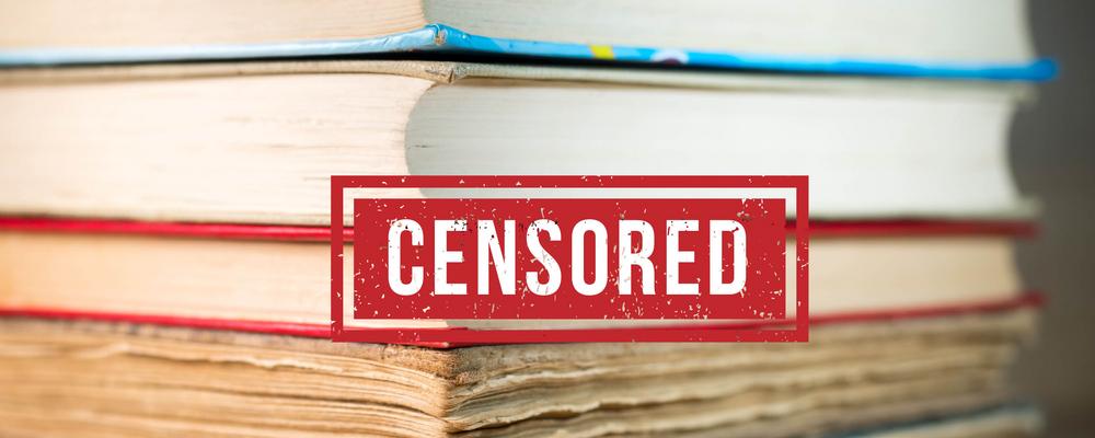 En trave böcker med stämpeln "CENSORED"