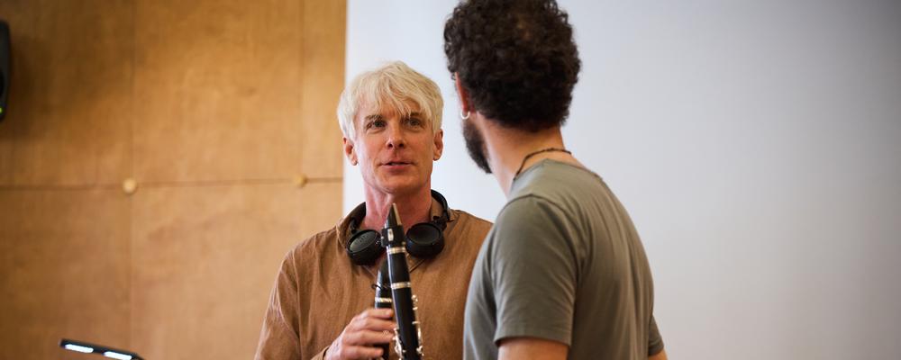 Martin Fröst på en workshop med studenter från Högskolan för scen och musik i maj 2025