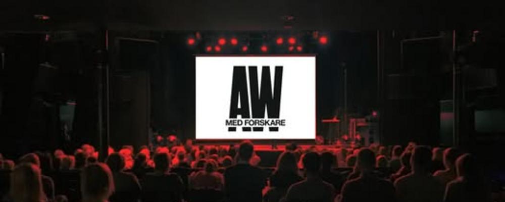 Scenen på Pustervik i kvällsbelysning.