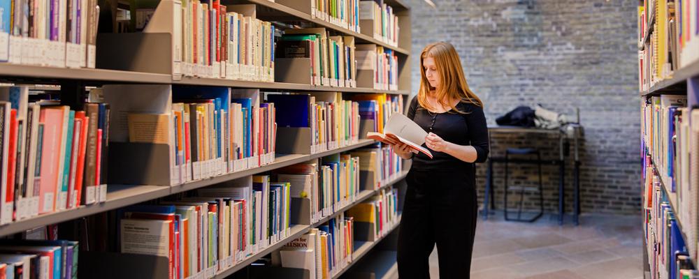 Speciallärarstudent i Pedagogiska biblioteket