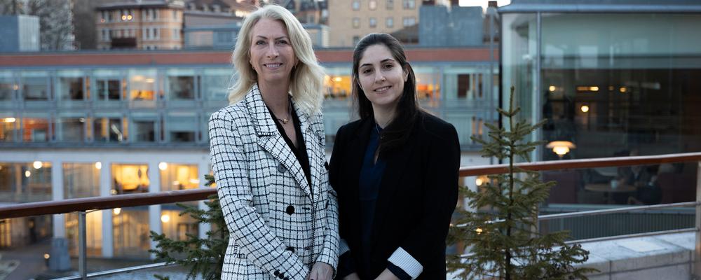 Anna-Lena och Niuosha på Handelshögskolan